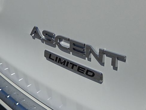 Used 2026 Subaru Ascent Limited image 8