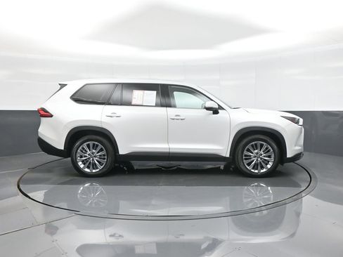 Certified 2024 Toyota Grand Highlander AWD image 8
