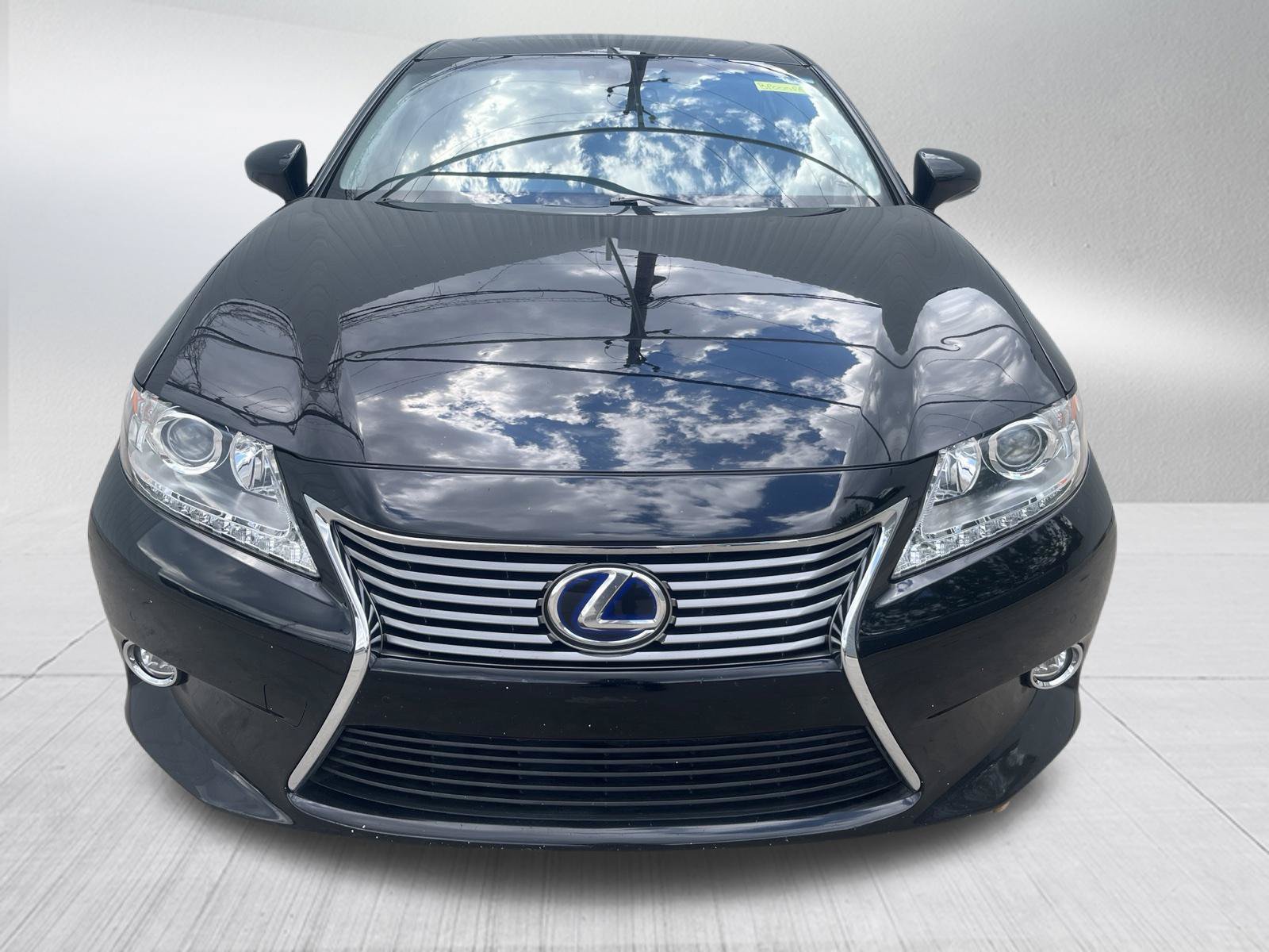 Used 2015 Lexus ES 300h w/ Navigation System Package FWD image 2