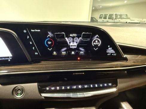 Used 2022 Cadillac Escalade ESV Sport w/ Touring Package AWD/4WD image 34