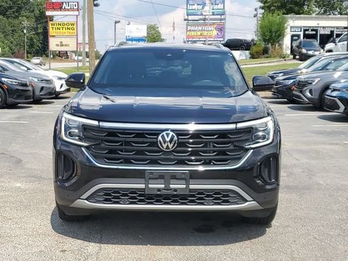Used 2024 Volkswagen Atlas Cross Sport SE FWD image 2