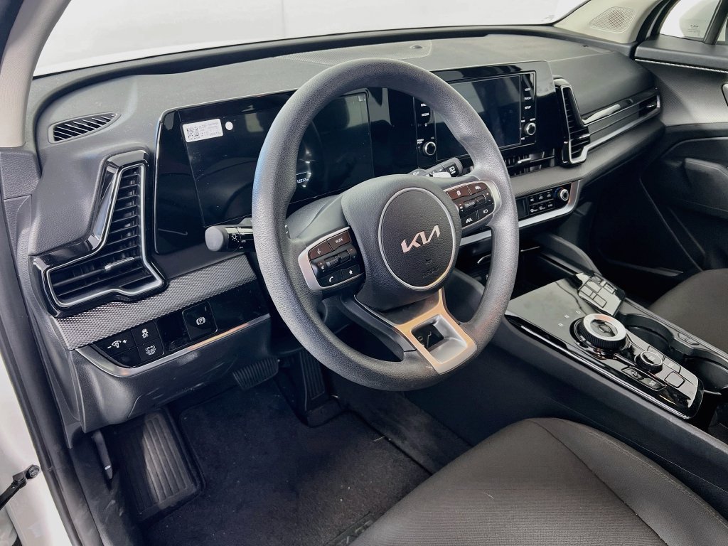 Used 2025 Kia Sportage LX FWD image 7