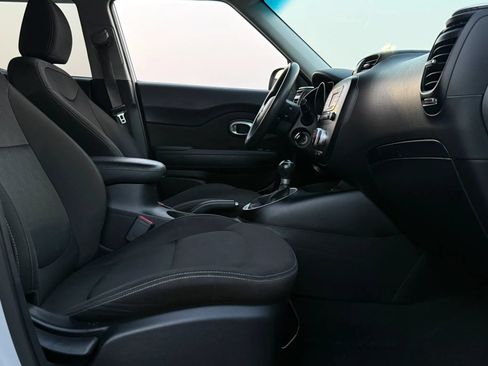 Used 2016 Kia Soul FWD image 18