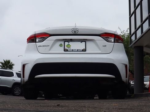 Used 2021 Toyota Corolla LE image 11