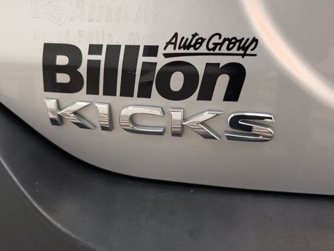 Used 2018 Nissan Kicks S image 4