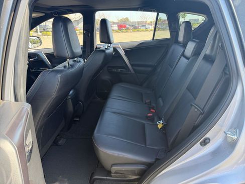 Used 2018 Toyota RAV4 SE w/ Advanced Technology Package image 18