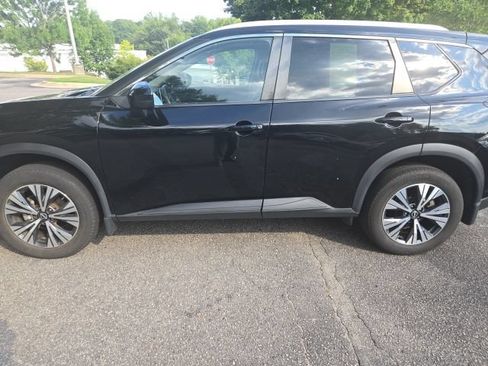 Used 2023 Nissan Rogue SV w/ SV Premium B Package AWD/4WD image 2