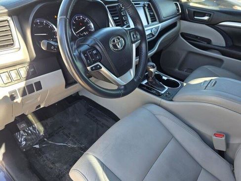 Used 2014 Toyota Highlander XLE image 14