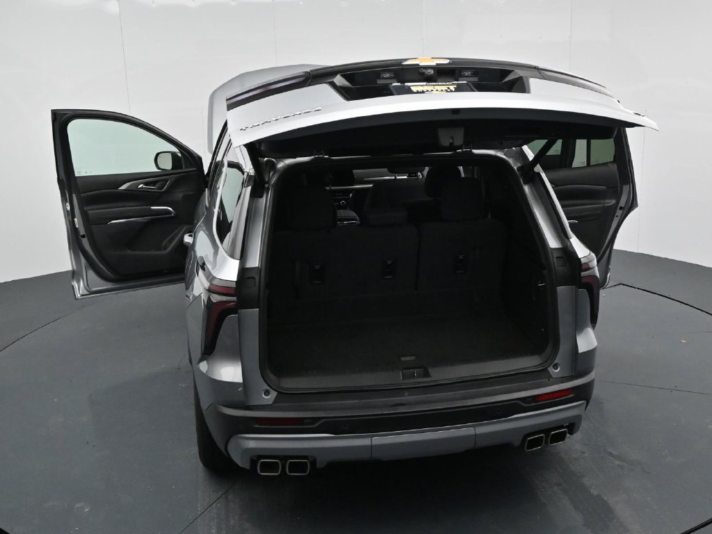 Used 2024 Chevrolet Traverse LT FWD image 34