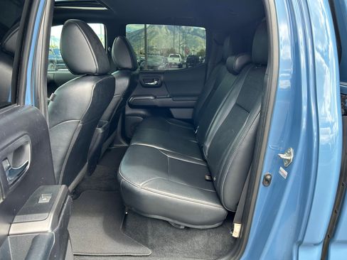 Used 2019 Toyota Tacoma TRD Off-Road w/ TRD Premium Off Road Package AWD/4WD image 25