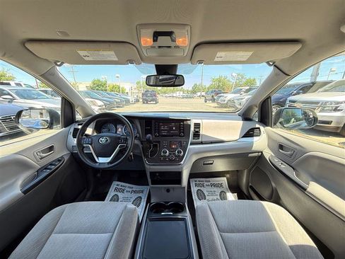 Used 2019 Toyota Sienna LE AWD/4WD image 29