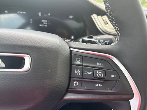Used 2025 Jeep Grand Cherokee Limited AWD/4WD image 27