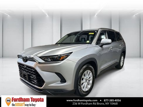 Used 2025 Toyota Grand Highlander AWD image 6