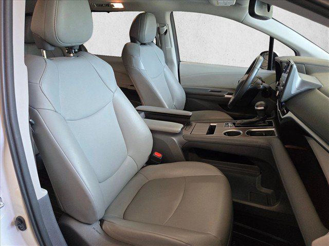 Used 2021 Toyota Sienna XLE FWD image 22