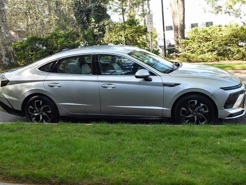 Used 2025 Hyundai Sonata SEL FWD image 11