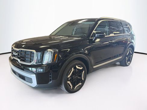 Used 2025 Kia Telluride S image 3