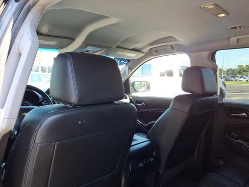 Used 2019 Chevrolet Suburban LT image 16