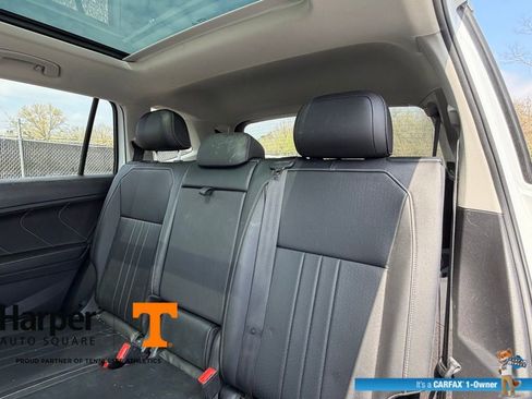 Used 2022 Volkswagen Tiguan SE w/ Panoramic Sunroof Package image 9