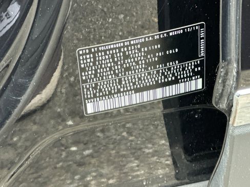 Used 2020 Volkswagen Tiguan SE w/ Panoramic Sunroof Package image 28