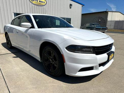 Used 2021 Dodge Charger SXT w/ Leather Interior Group image 3