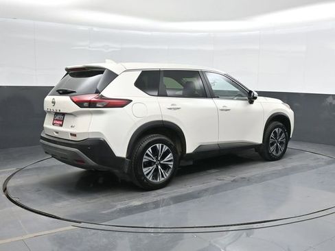 Used 2023 Nissan Rogue SV image 3