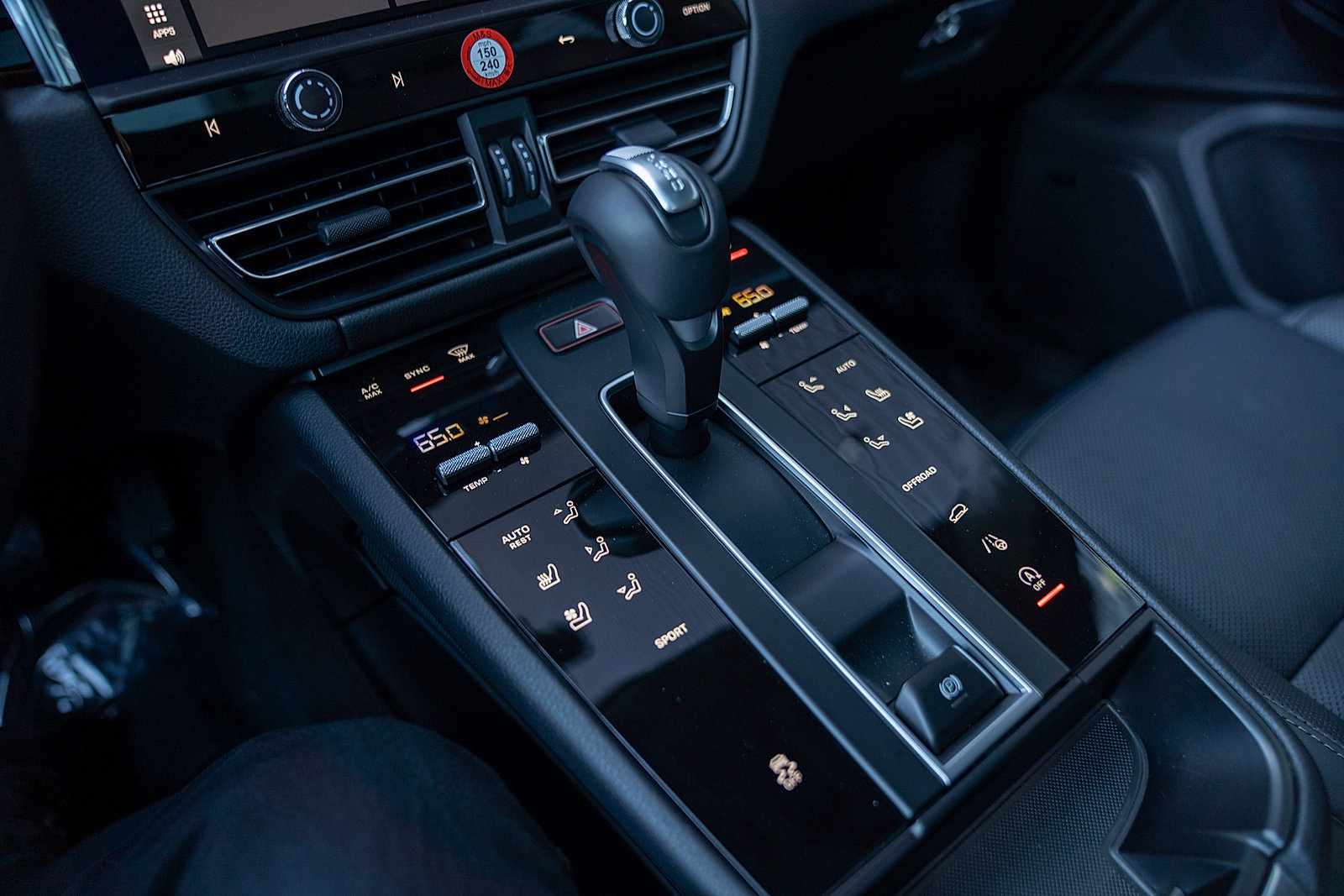 Certified 2026 Porsche Macan AWD/4WD image 14