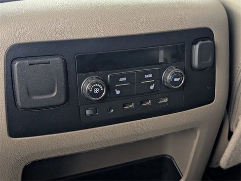 Used 2018 GMC Yukon SLT w/ Premium Edition image 26