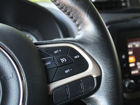 Used 2016 Jeep Renegade 75th Anniversary AWD/4WD image 27