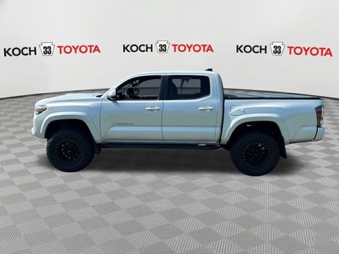 Used 2021 Toyota Tacoma TRD Sport w/ Technology Package AWD/4WD image 4