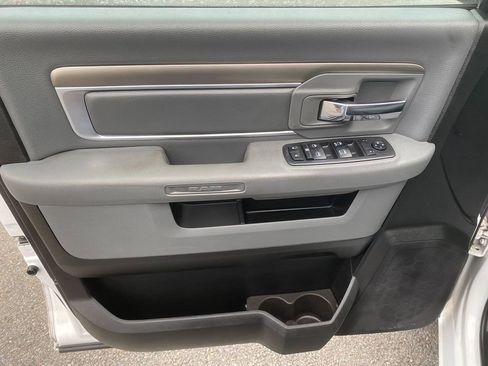 Used 2019 RAM 1500 Classic SLT image 11