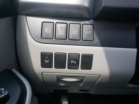Used 2015 Toyota Highlander Limited w/ Driver Technology Package FWD image 4
