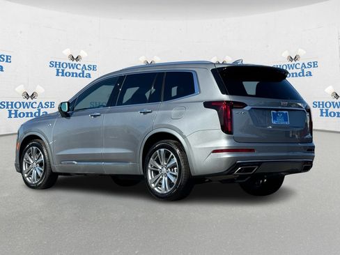 Used 2025 Cadillac XT6 Premium Luxury image 5