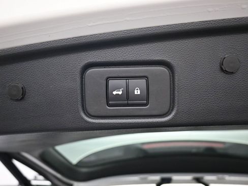 Used 2025 Nissan Pathfinder SV image 32