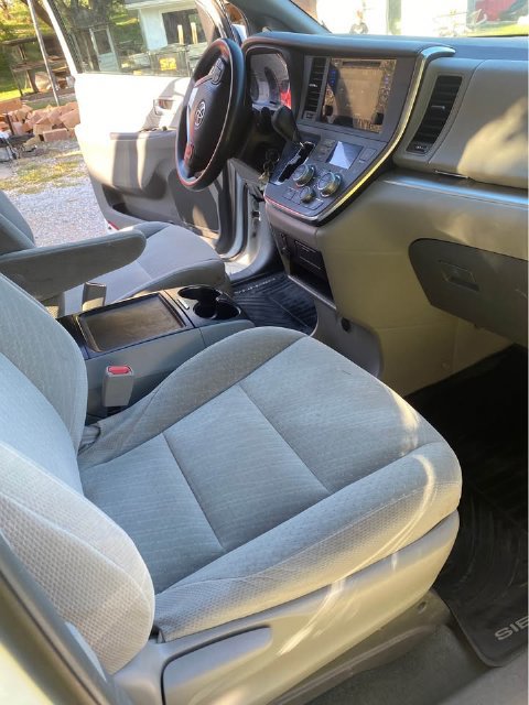 Used 2017 Toyota Sienna LE AWD/4WD image 40