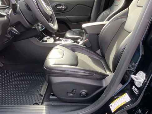 Certified 2022 Jeep Cherokee Trailhawk w/ Trailer Tow Group image 24