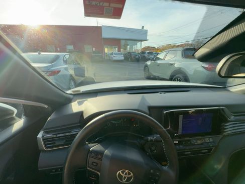 Used 2025 Toyota Camry SE image 2