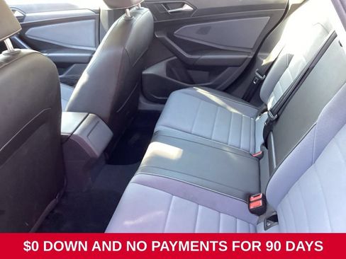 Used 2025 Volkswagen Jetta SE FWD image 9