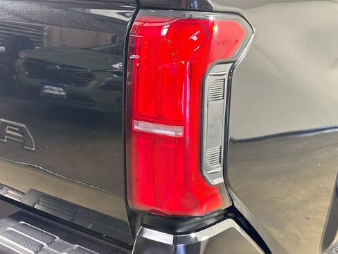 Used 2025 Toyota Tacoma SR5 AWD/4WD image 30