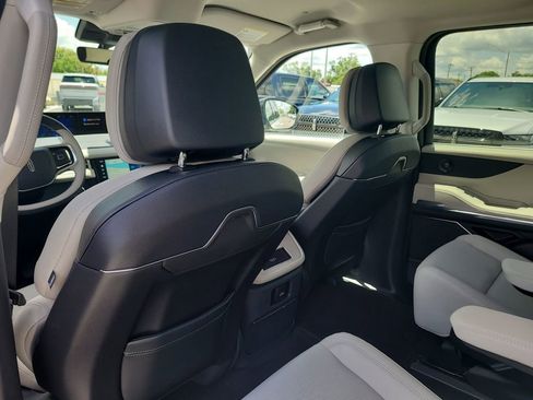 Used 2026 Lincoln Navigator Premiere AWD/4WD image 12