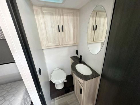 Used 2023 Ford E-450 and Econoline 450 Super Duty w/ Motorhome Prep Package image 28