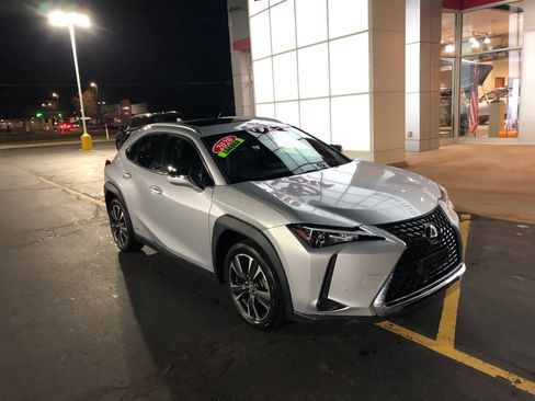 Used 2020 Lexus UX 250h w/ Premium Package image 3