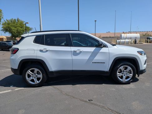 Used 2023 Jeep Compass Latitude w/ Sun and Sound Group AWD/4WD image 4