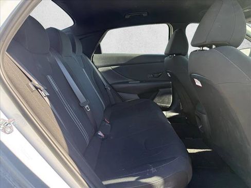 Certified 2025 Hyundai Elantra SEL FWD image 17