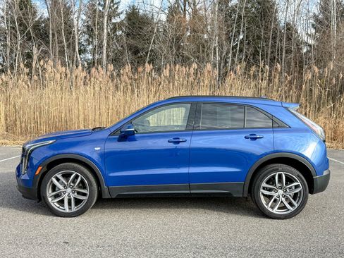 Used 2023 Cadillac XT4 Sport w/ Cold Weather Package image 8