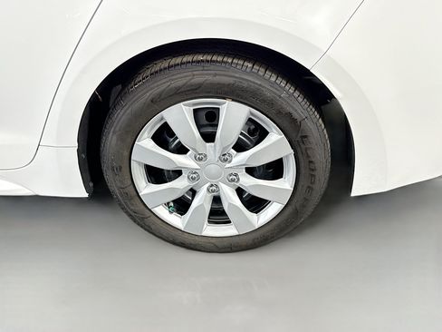 Used 2022 Toyota Corolla LE FWD image 36