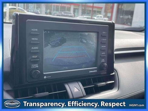 Used 2022 Toyota RAV4 XLE w/ Carpet Mat Package (TMS) image 28