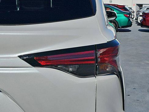 Used 2024 Toyota Sienna Platinum image 36