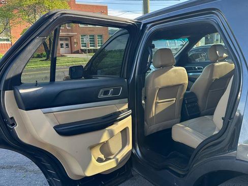 Used 2016 Ford Explorer XLT w/ Equipment Group 202A AWD/4WD image 17
