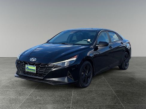 Used 2021 Hyundai Elantra SEL w/ Cargo Package FWD image 4
