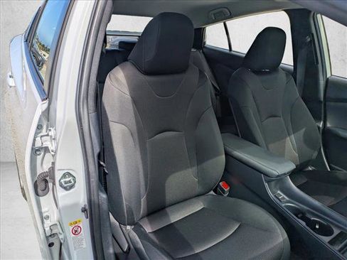 Used 2022 Toyota Prius L Eco FWD image 19